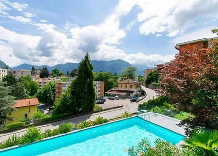 Apartment Romantic Loft With Outside Swimming Pool, 400m From Station