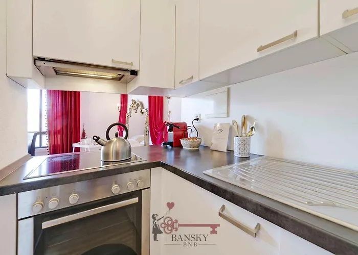 Romantic Loft With Outside Swimming Pool, 400m From Station Apartment *