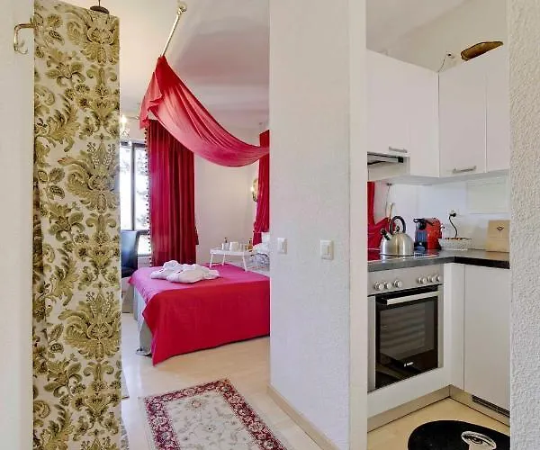 Apartment Romantic Loft With Outside Swimming Pool, 400m From Station *